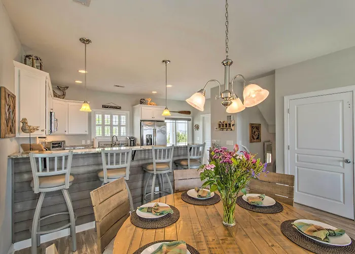 Surf City Escape W/ 6 Decks: Steps To Beach